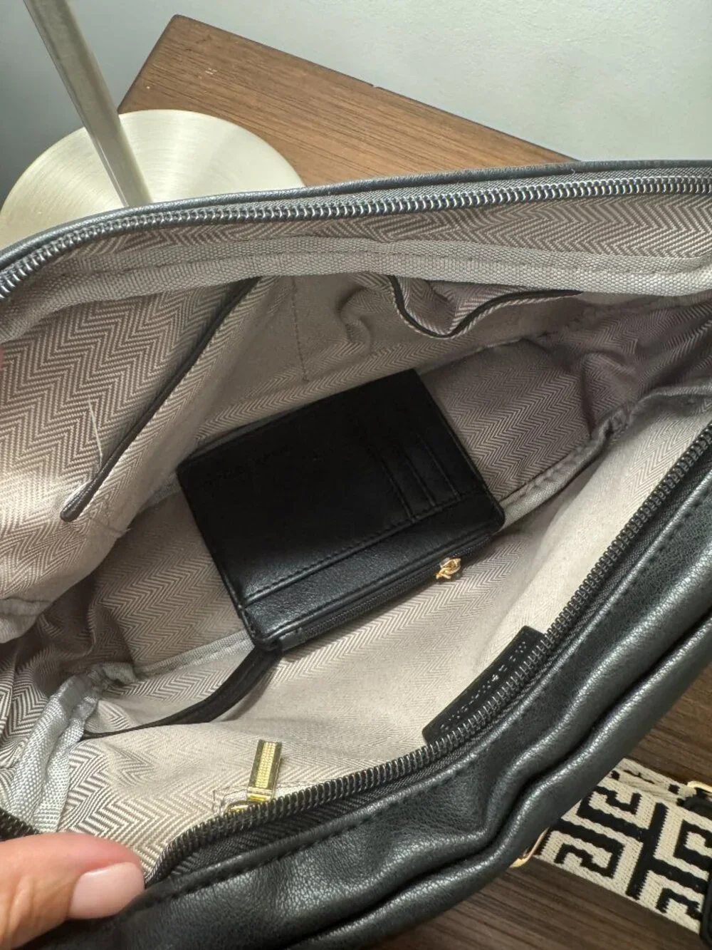 NWOT Modern + Chic Alice Crossbody Bag Black Vegan Leather w/ Wallet, Key Leash